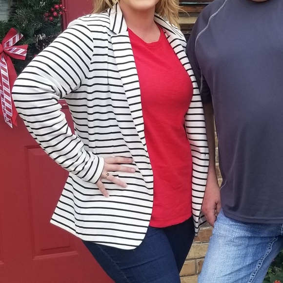 Blazer - Picture 3 of 3